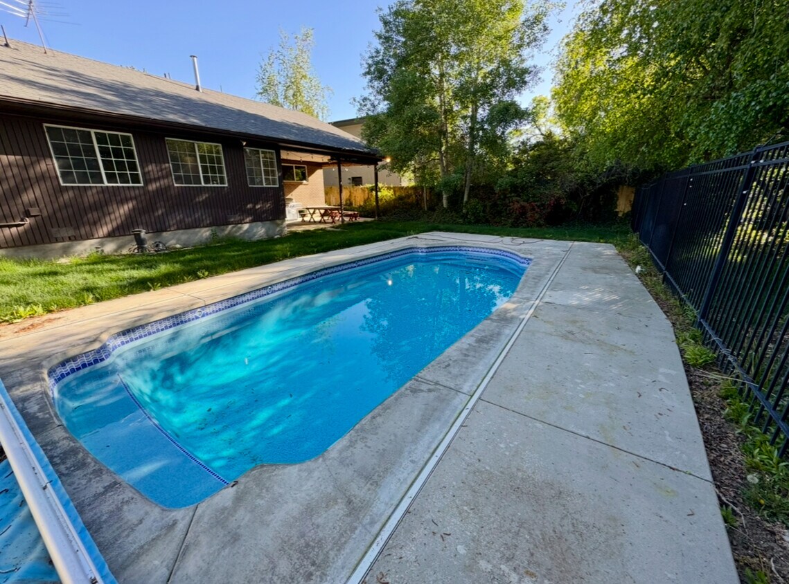 Primary Photo - 2129 Creek Way