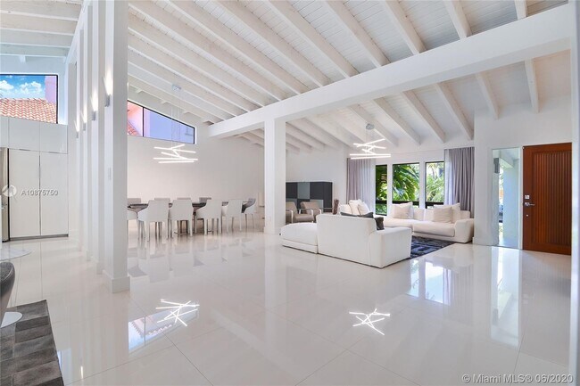 Building Photo - 185 Golden Beach Dr