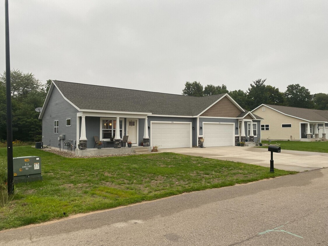 Primary Photo - 1914 Eastwind Dr