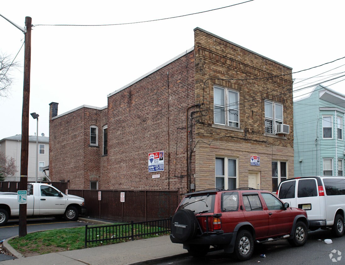 586 61st St, West New York, NJ 07093 Apartments in West New York, NJ