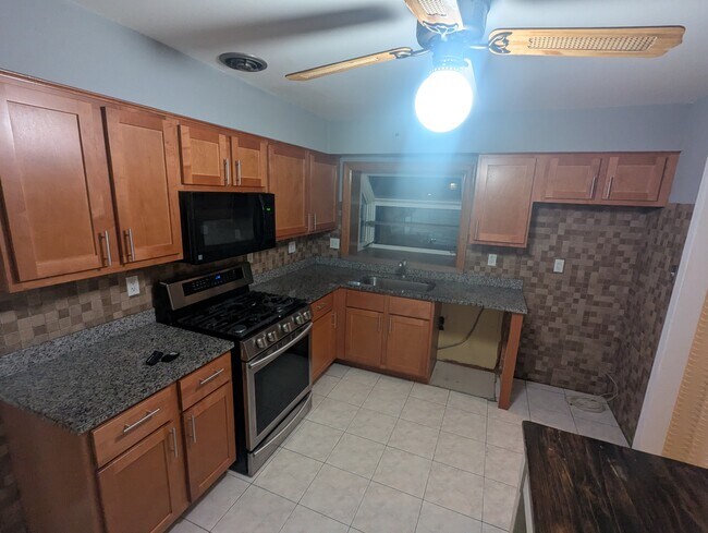 Foto del edificio - 8049 W Eastwood Ave