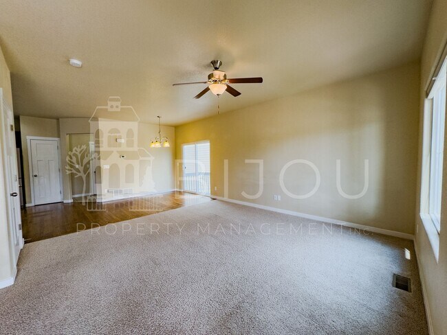 Building Photo - Spring Creek 3 Bedroom