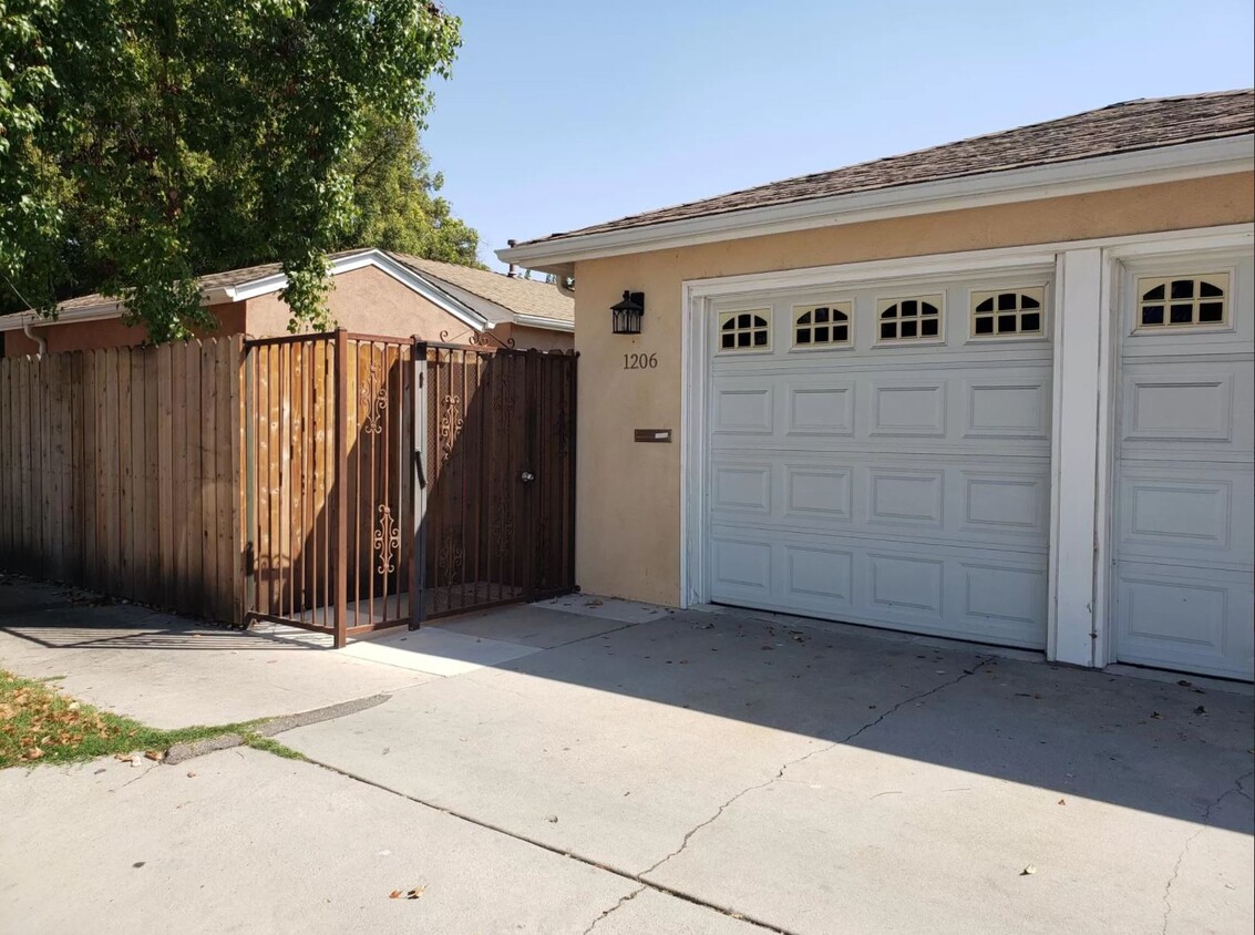 Primary Photo - 1206 W Chandler Blvd