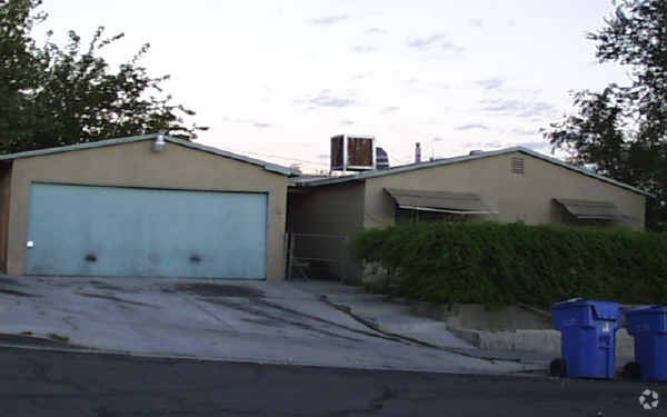 Building Photo - 316-318 Maxine Ave
