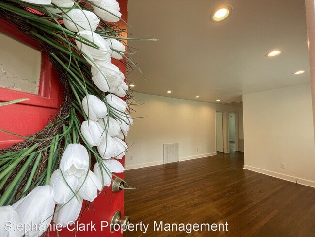 Foto del edificio - 3 br, 2 bath House - 5621 Larry Avenue