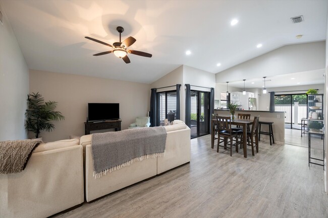 Building Photo - 2482 Bedford Mews Dr