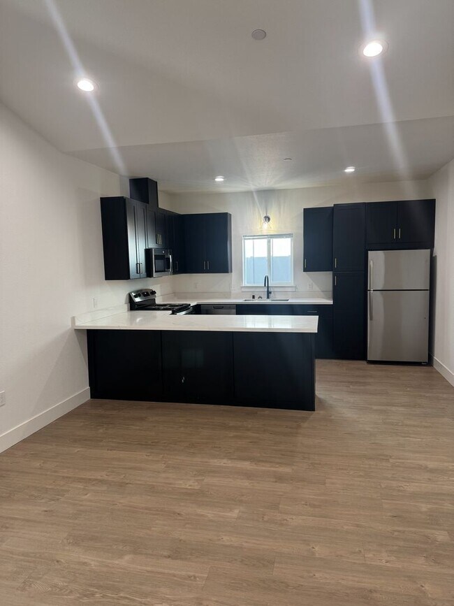 Building Photo - Brand New Build on Old Alturas - ALL Electric with City of Redding Solar!