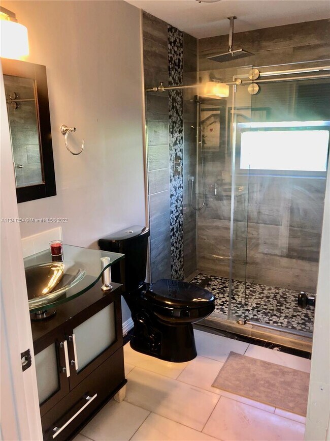 Foto del edificio - 1953 S Landing Way