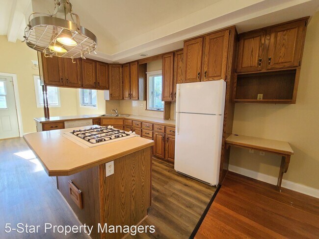 Building Photo - 3 br, 1 bath House - 802 N 5th Street