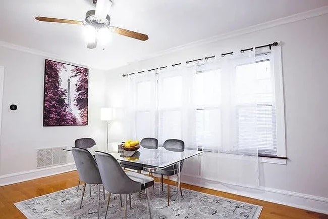 Foto del edificio - 6444 N Washtenaw Ave