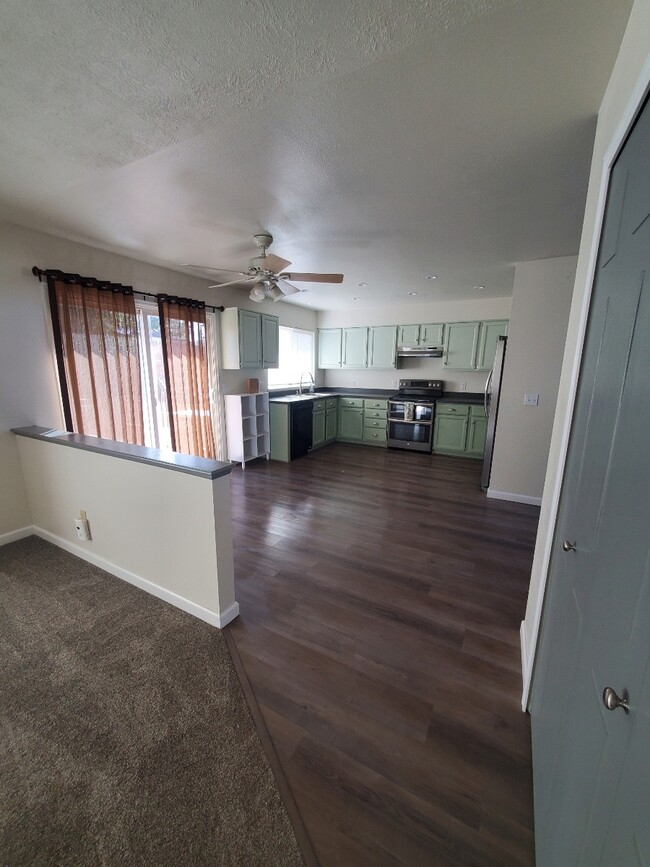Building Photo - 2719 Lear Dr
