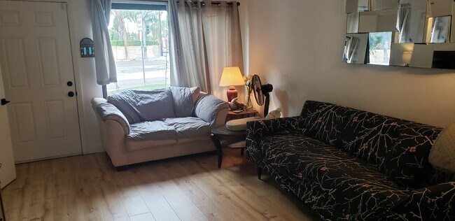 Foto del edificio - 795 Archwood Ave