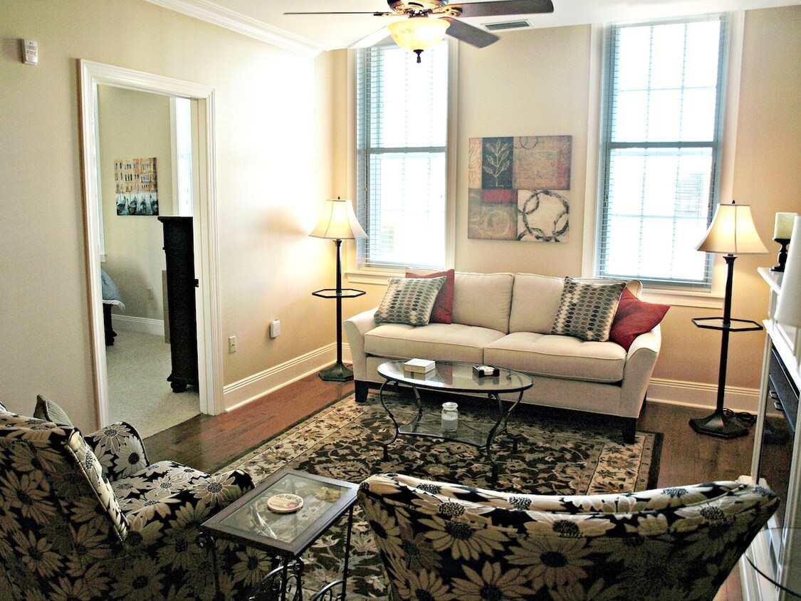 5 Whitaker St, Savannah, GA 31401 Condo for Rent in Savannah, GA