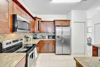 Building Photo - 1816 SW 21st St