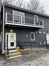 Building Photo - 304 Front St