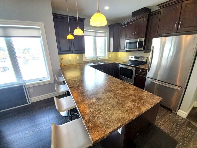 Building Photo - 930 10 St