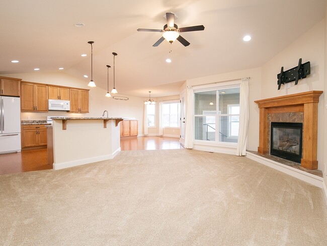 Building Photo - 1745 Golf Dr