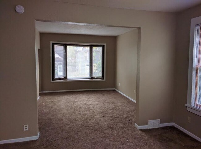 Building Photo - St. Paul home in Great Dayton's Bluff area
