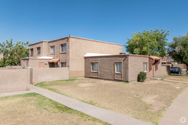 Building Photo - Hallcraft Villas West