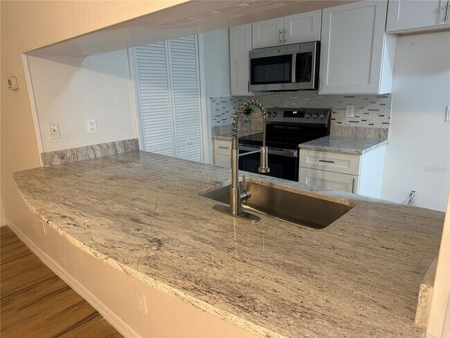 Foto del edificio - 3642 Sapphire Ln