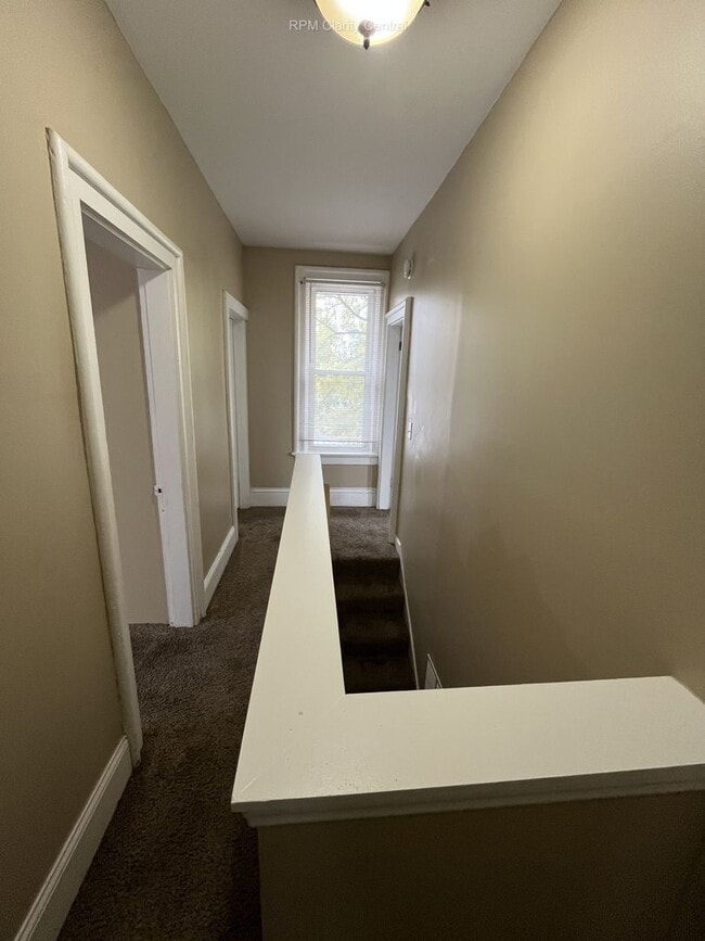 Building Photo - Charming Duplex in the Heart of Westerville