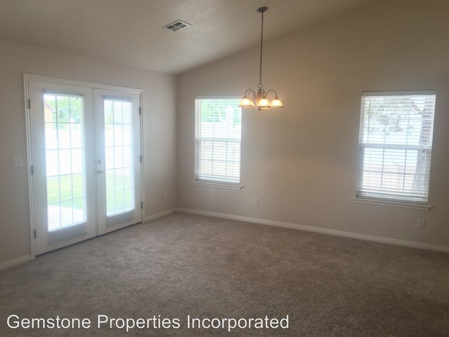 Building Photo - 2112 W 200 S