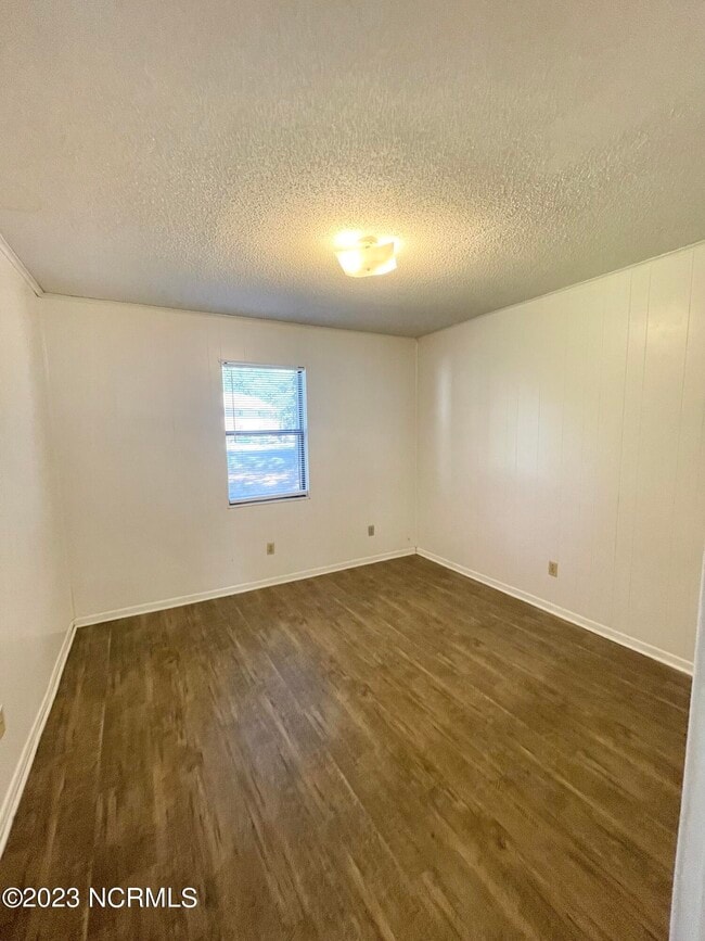 Foto del edificio - 102 Ravenwood Dr