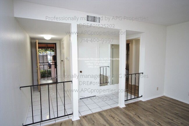 Foto del edificio - 3 Bedroom 1.5 Bathroom Townhome with a 2 c...