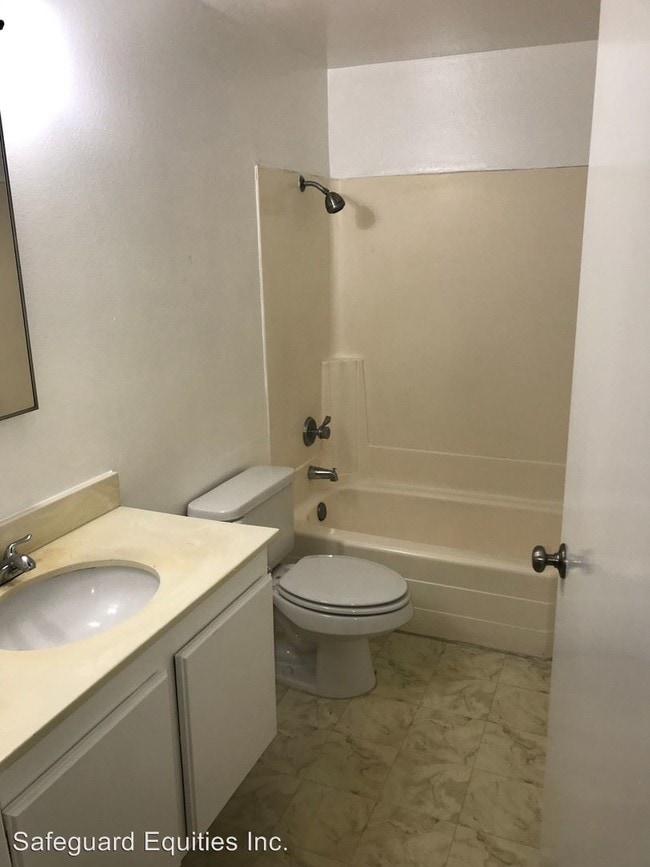 Building Photo - 1 br, 1 bath House - 10637 Lakefront Dr.