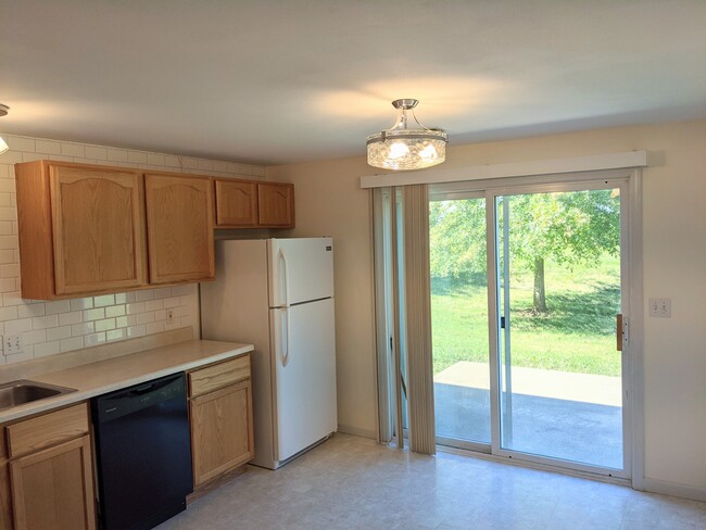 kitchen - 1031 Arlington Ct