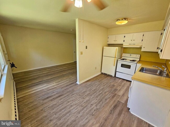 Building Photo - 63 N Main St