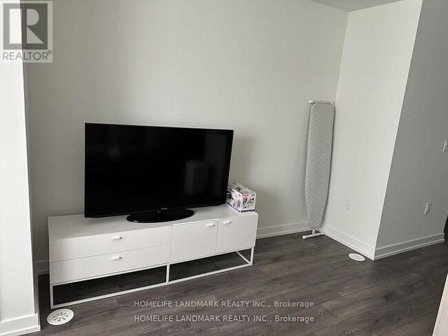 Photo du bâtiment - 3538 Colonial Dr