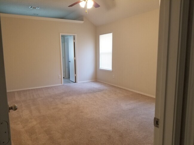 Building Photo - 1020 Rolling Meadows Dr