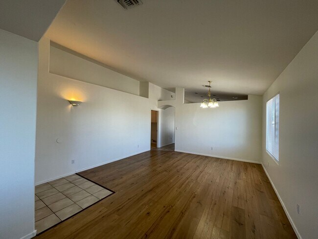 Building Photo - Charming Corner Lot - 4 Bedroom/ 2 Bathroom