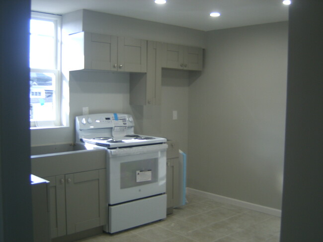 COMES WITH BRAND NEW APPLIANCES INCLUDING A REFRIGERATOR - 15 Sunset Ln