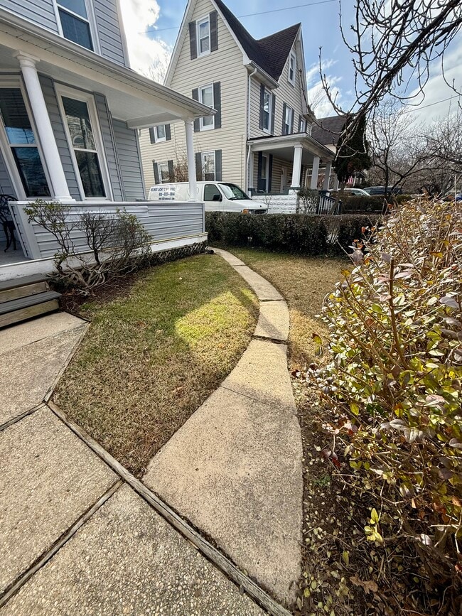 Building Photo - 411 Lyman Ave