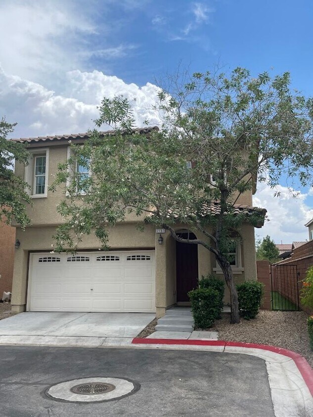 Primary Photo - Mountains Edge - 2 Story 3 Bedroom Home wi...