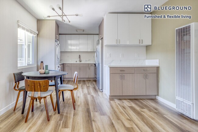 Foto del edificio - 2120 Manhattan Beach Blvd