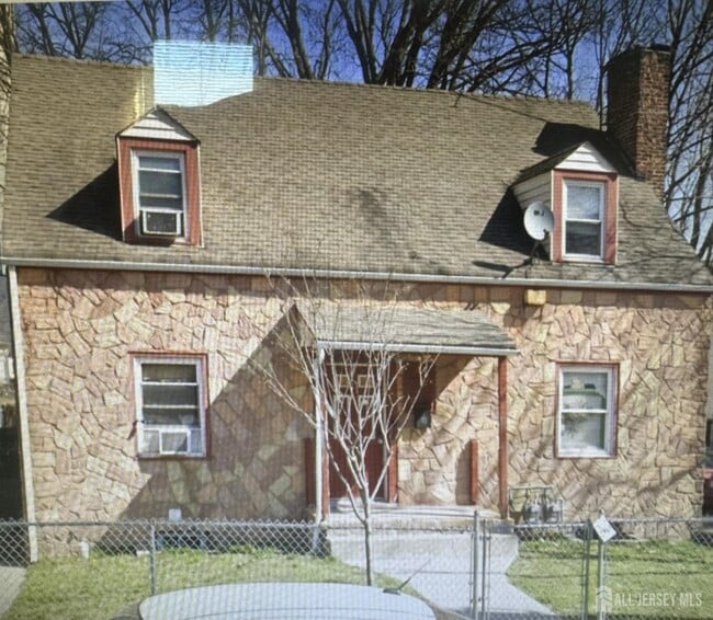 Building Photo - 97 Welton St