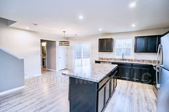 Building Photo - 108 Castlebrook Dr