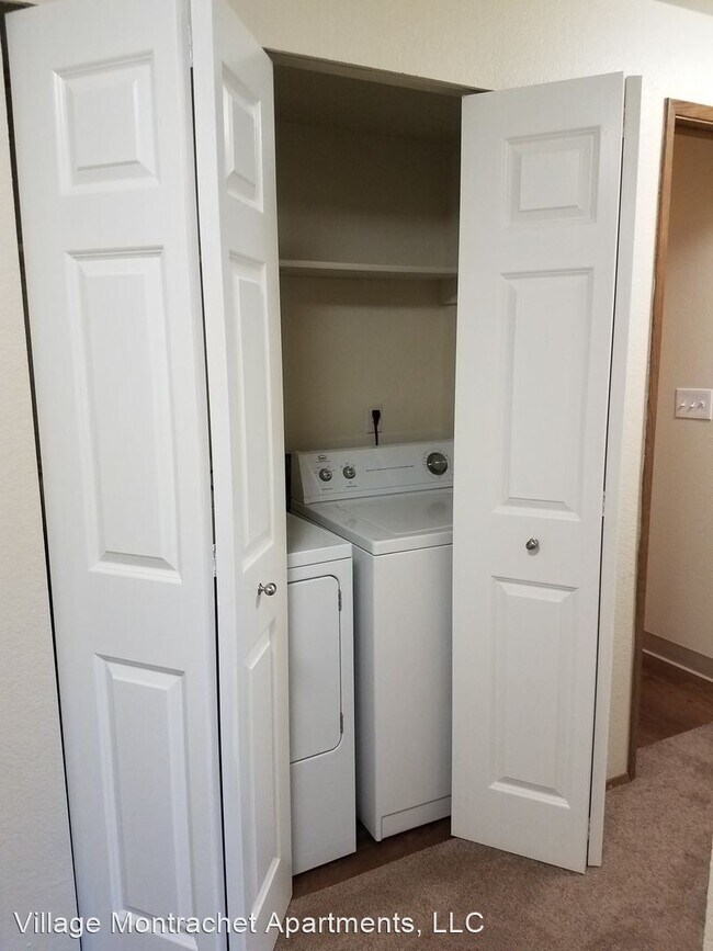Building Photo - 2 br, 2 bath Apartment - 400 S. 152nd