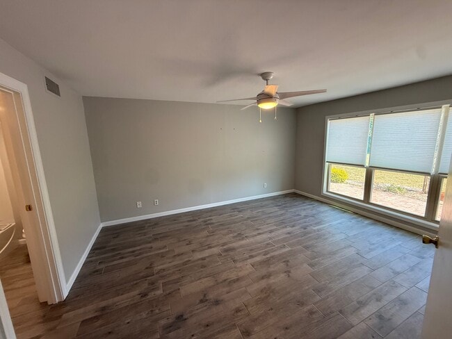 Foto del edificio - 4300 Bay Point Rd