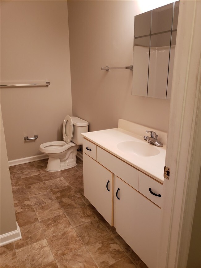 Building Photo - 1129 Robin Hood Ct
