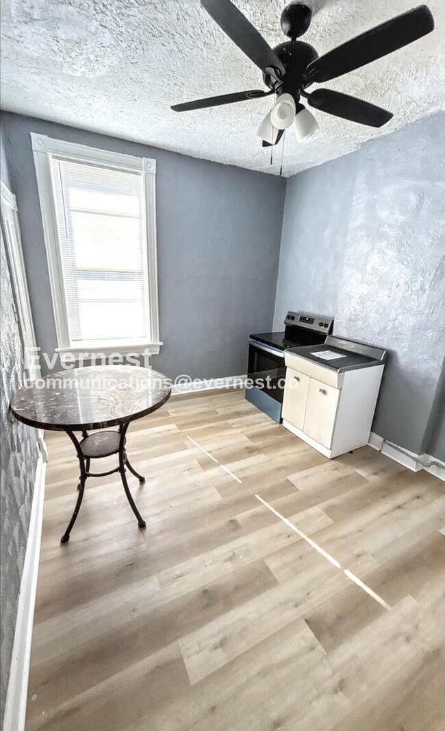 Foto del edificio - 3722 Fairview Ave