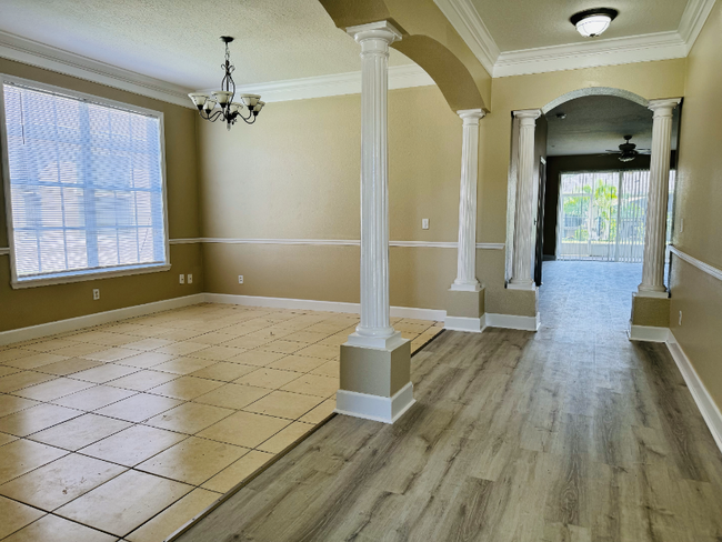 Building Photo - 6312 Bridgecrest Dr
