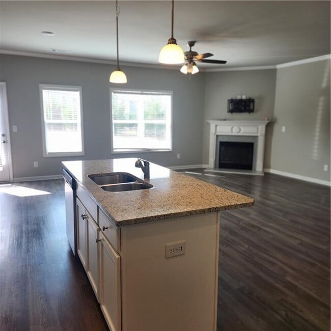 Building Photo - 5056 Silver Fox Trl