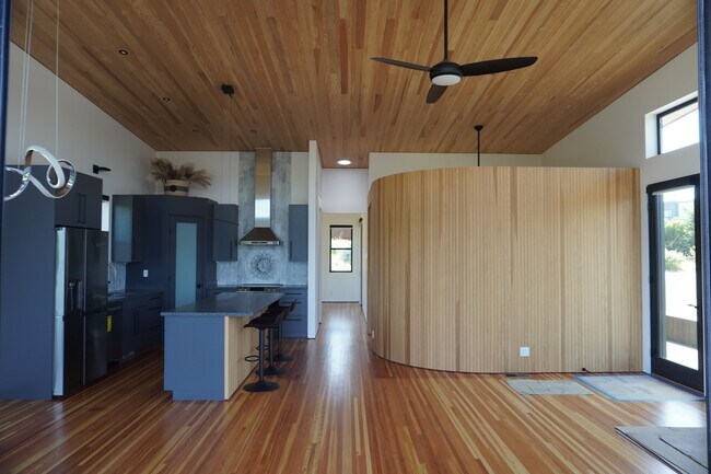 Foto del edificio - 4330 Parker Hill Rd