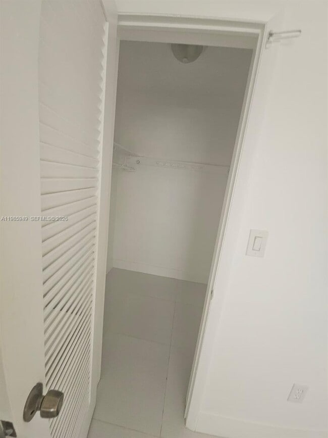 Building Photo - 5500 SW 77th Ct