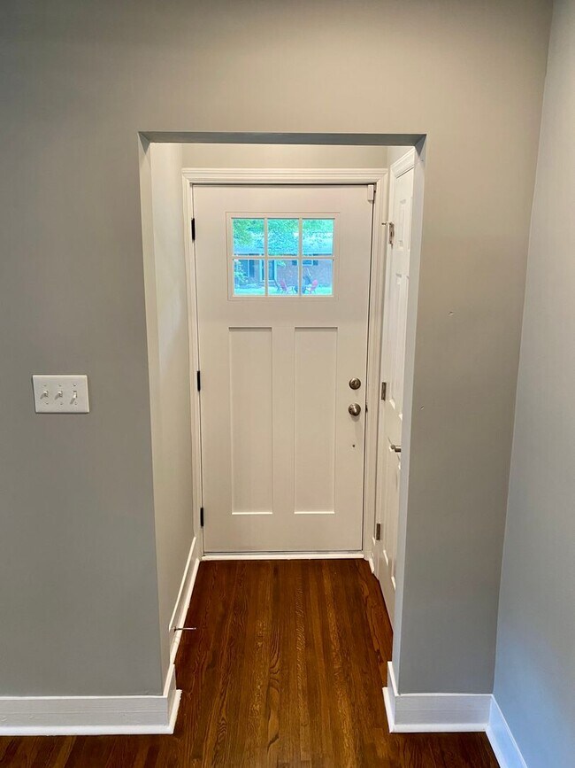 Building Photo - Charming Home Located in Cotswold Neighbor...