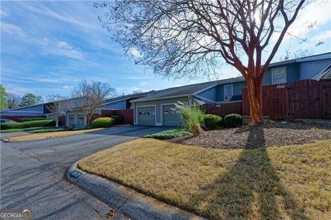 Foto del edificio - 4943 Meadow Ln